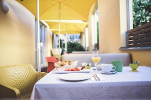 Food and drink - Hotel Central Regensburg CityCentre, SHC by Best Western (Regensburg)
