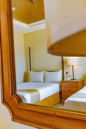 华丽客房 | 羽绒被、特色家居、办公桌、遮光窗帘