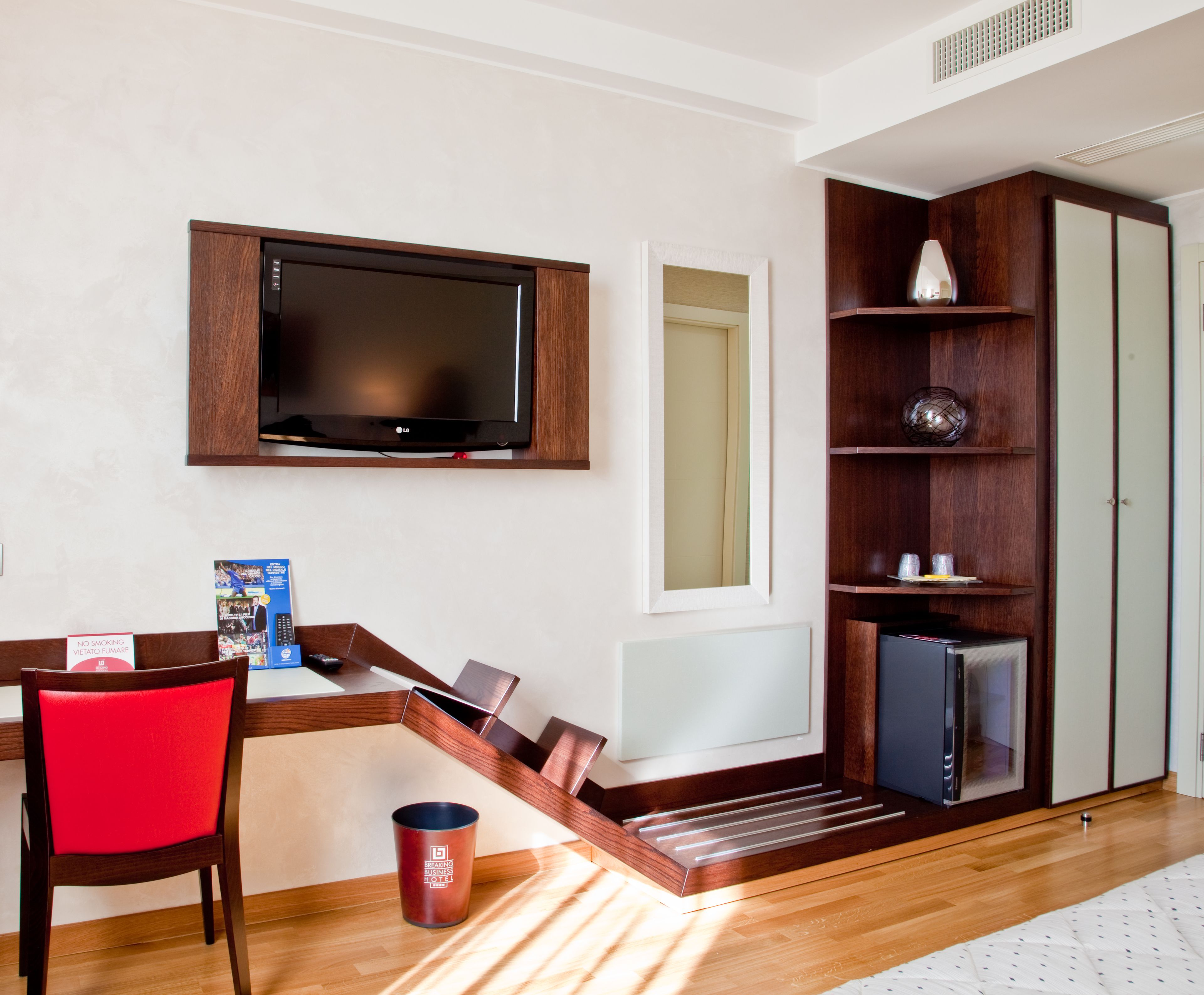 double or twin room | 1 bedroom, minibar, in-room safe, desk