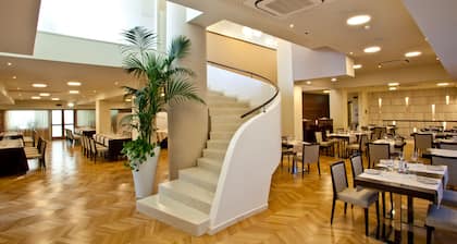 Breaking Business Hotel