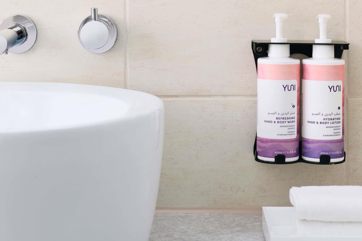 1 camera, minibar, una cassaforte in camera, una scrivania