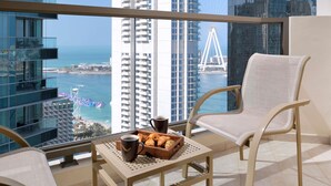 Executive Room, 1 King Bed, Balcony, Partial Sea View - Mövenpick Hotel Jumeirah Beach (Dubai)