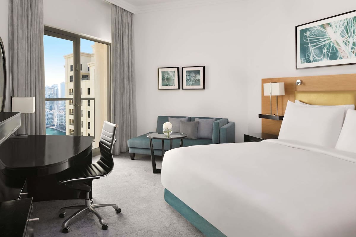 Quarto superior, 1 cama King, sacada | 1 quarto, frigobar, cofres nos quartos, escrivaninha