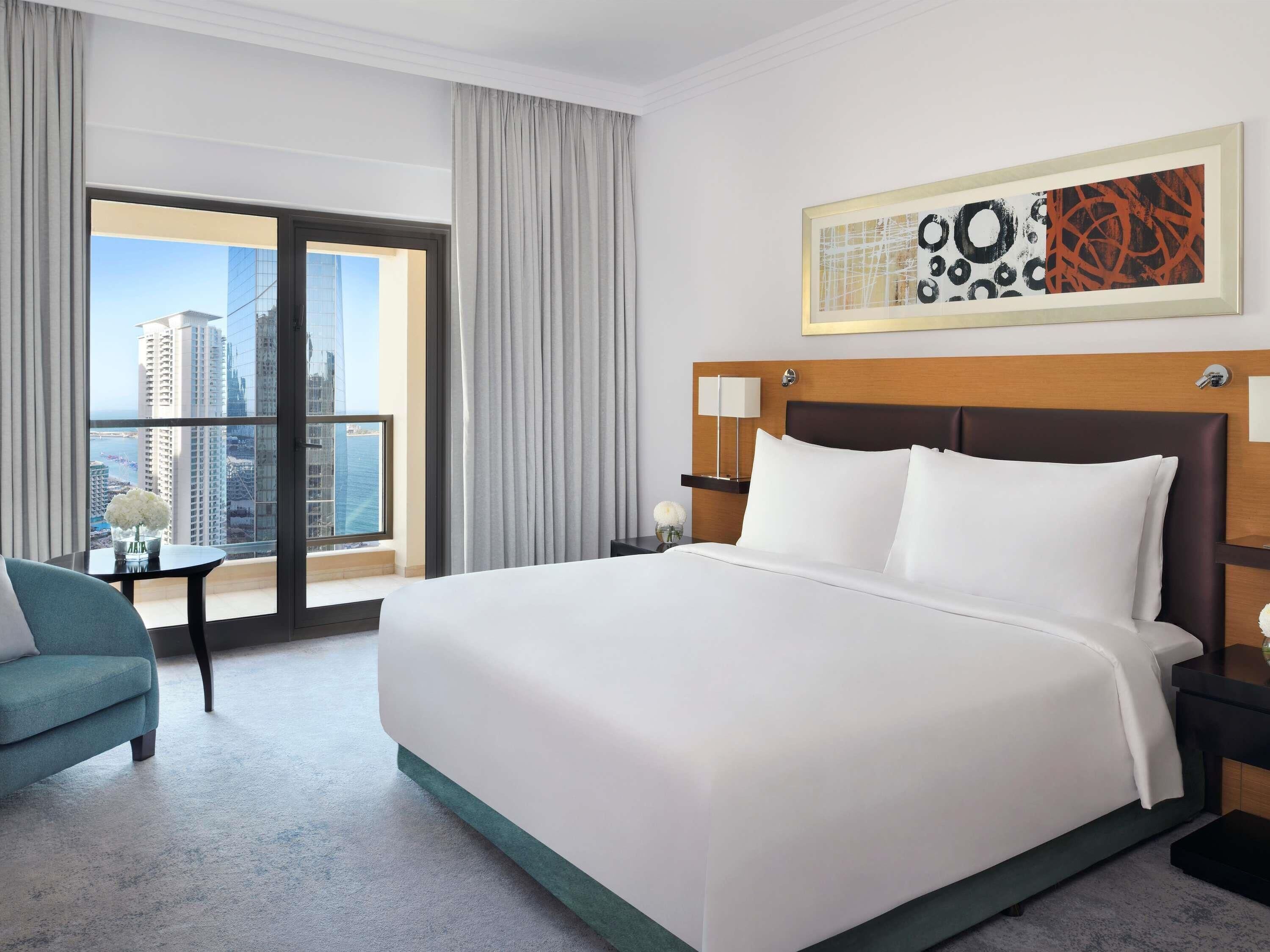 Executive Room, 1 King Bed, Balcony, Partial Sea View | Minibar, in-room safe, desk, laptop workspace