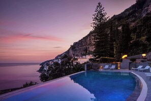 Seasonal outdoor pool, pool umbrellas, pool loungers - Anantara Convento di Amalfi Grand Hotel (Amalfi)