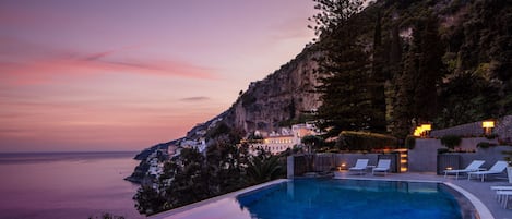 Seasonal outdoor pool, pool umbrellas, sun loungers