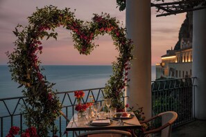 2 Restaurants; Mittagessen und Abendessen werden serviert