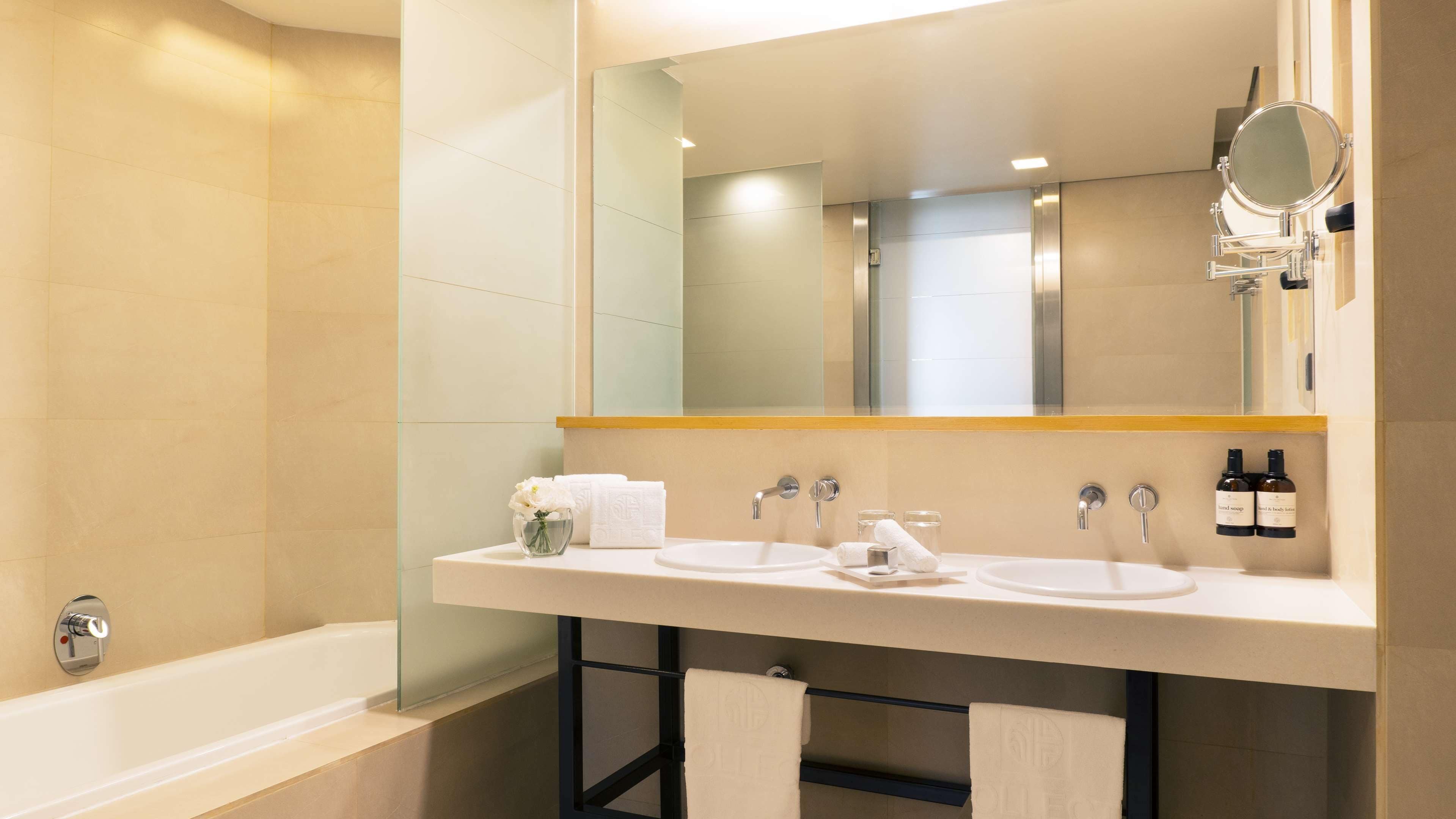 1 bedroom, premium bedding, minibar, in-room safe