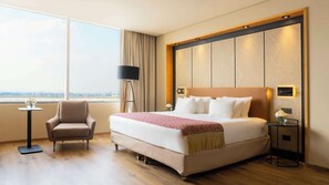 Hochwertige Bettwaren, Minibar, Zimmersafe, Schreibtisch