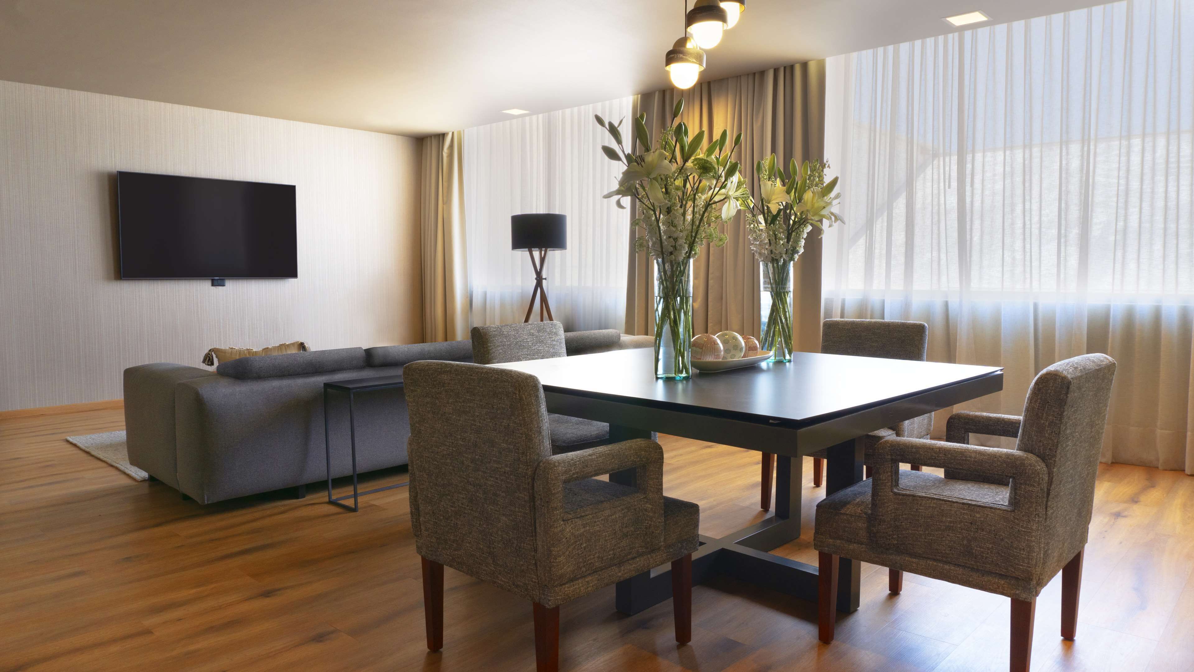 1 bedroom, premium bedding, minibar, in-room safe