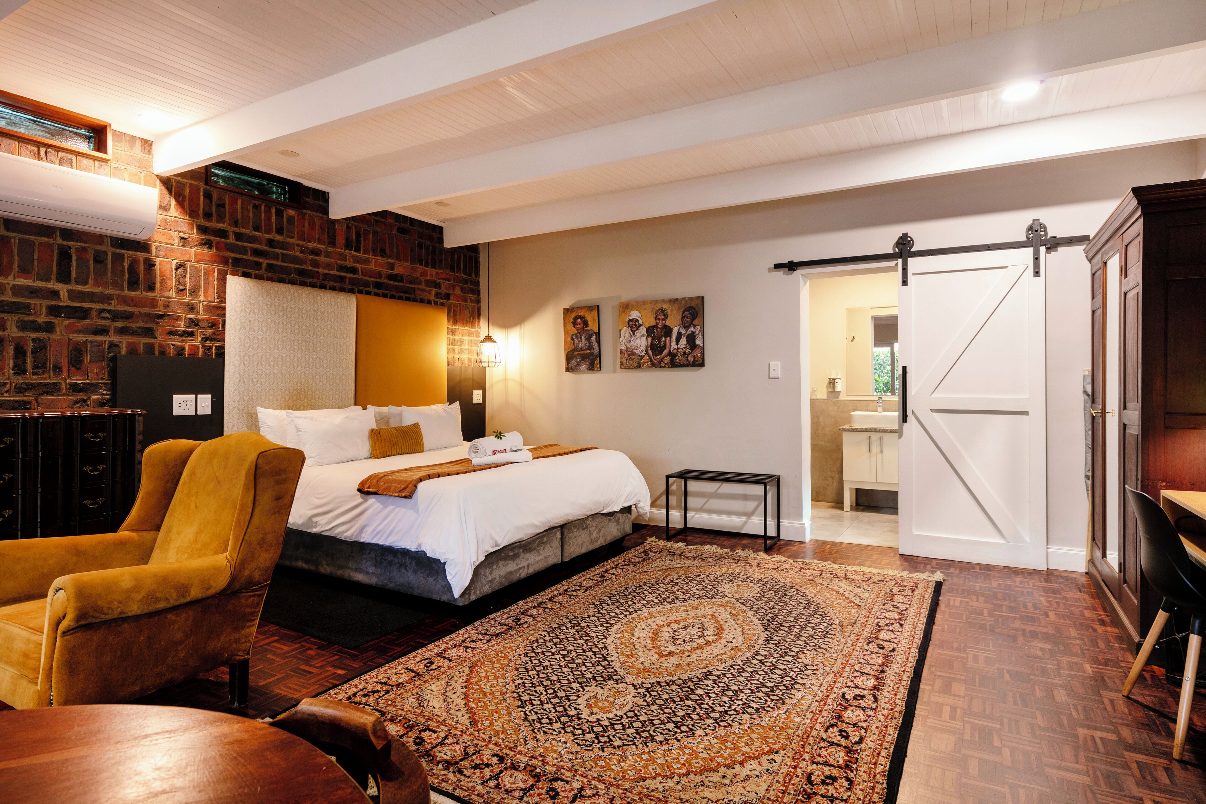 Family Room, Kitchen | In-room safe, free WiFi, bed sheets