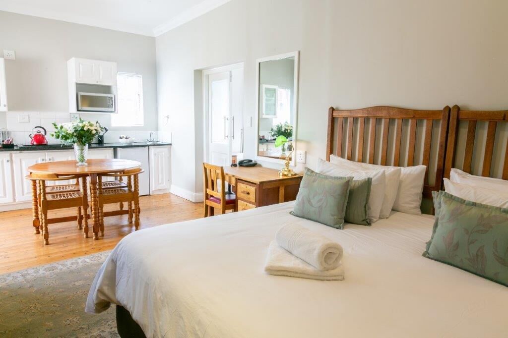 In-room safe, free WiFi, bed sheets