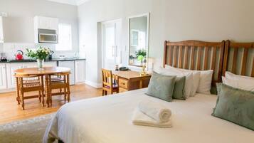 In-room safe, free WiFi, bed sheets
