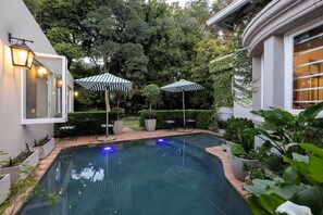 2 outdoor pools