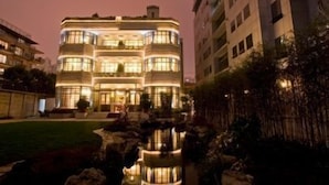 Front of property – evening/night - Pei Mansion Hotel (Shanghai)