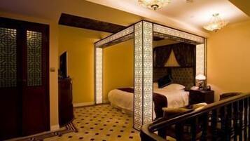 Duplex | Peralatan tempat tidur premium, gebar bulu kapas, busa memori, bar mini