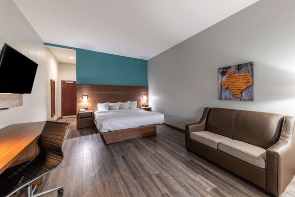 Standard Room, 1 King Bed, Non Smoking, Refrigerator & Microwave (with Single Sofabed) | In-room safe, desk, laptop workspace, blackout drapes