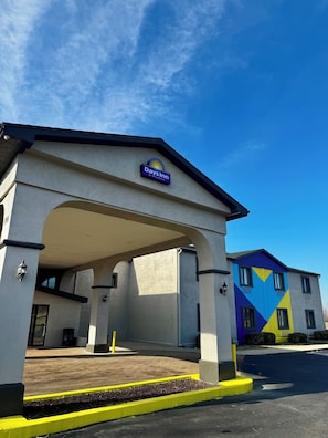 Exterior - Days Inn by Wyndham Lincoln, IL (Lincoln)