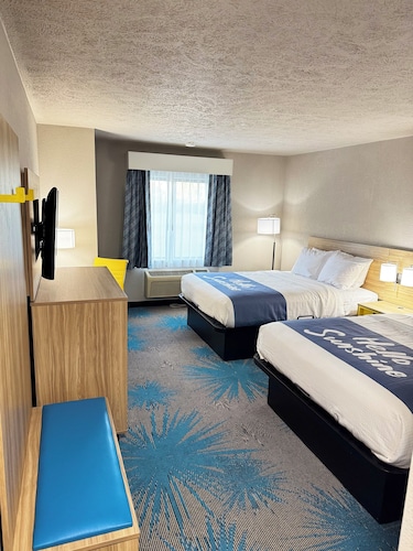 Hotel Lincoln Inn on Route 66 and near I-55