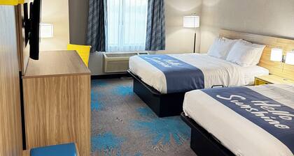 Hotel Lincoln Inn on Route 66 and near I-55