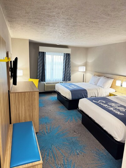 Hotel Lincoln Inn on Route 66 and near I-55