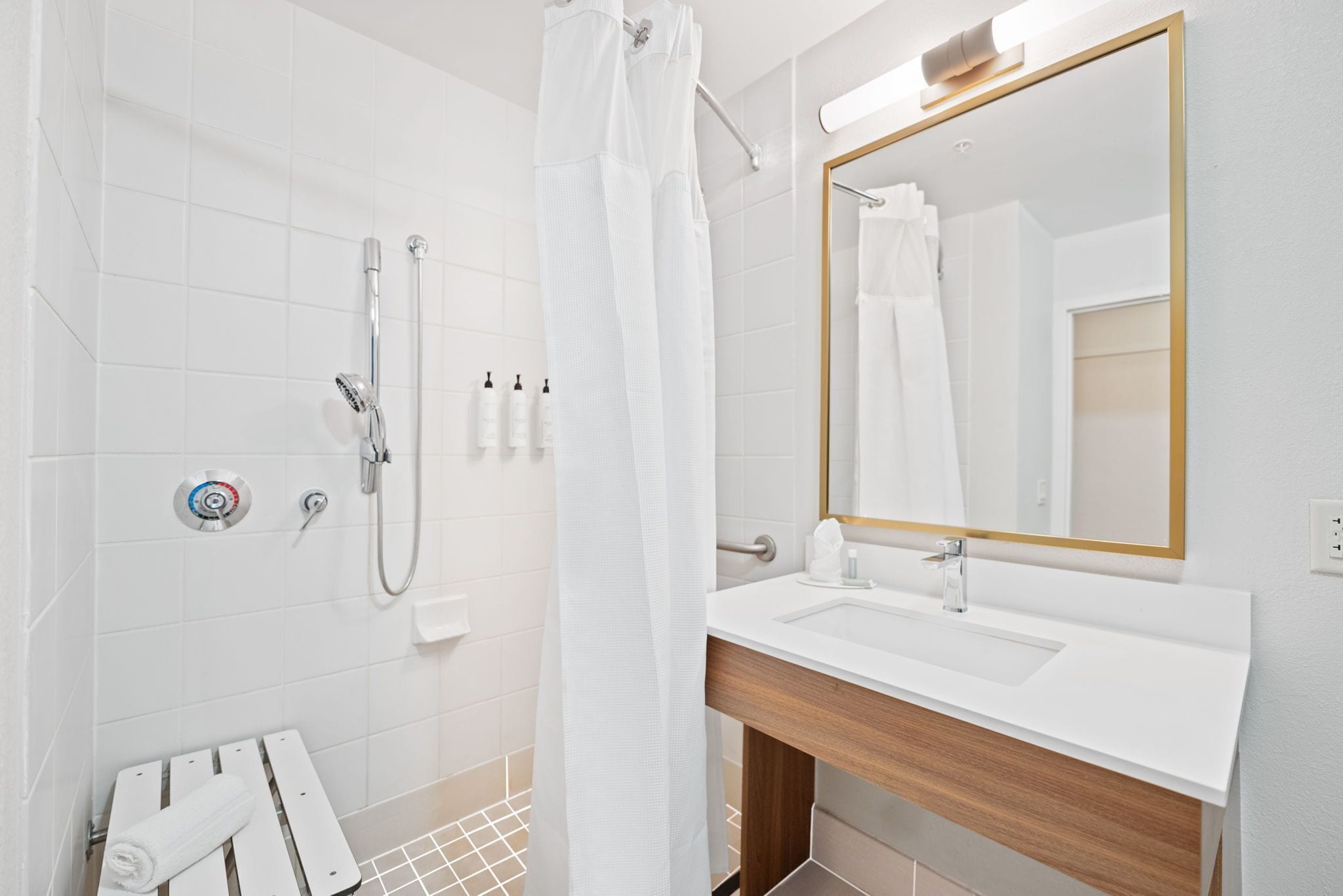 combined shower/bathtub, free toiletries, hair dryer, towels