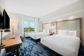 Individually decorated, desk, laptop workspace, blackout curtains - Fairfield Inn & Suites Fort Lauderdale Airport-Cruise Port (Fort Lauderdale)
