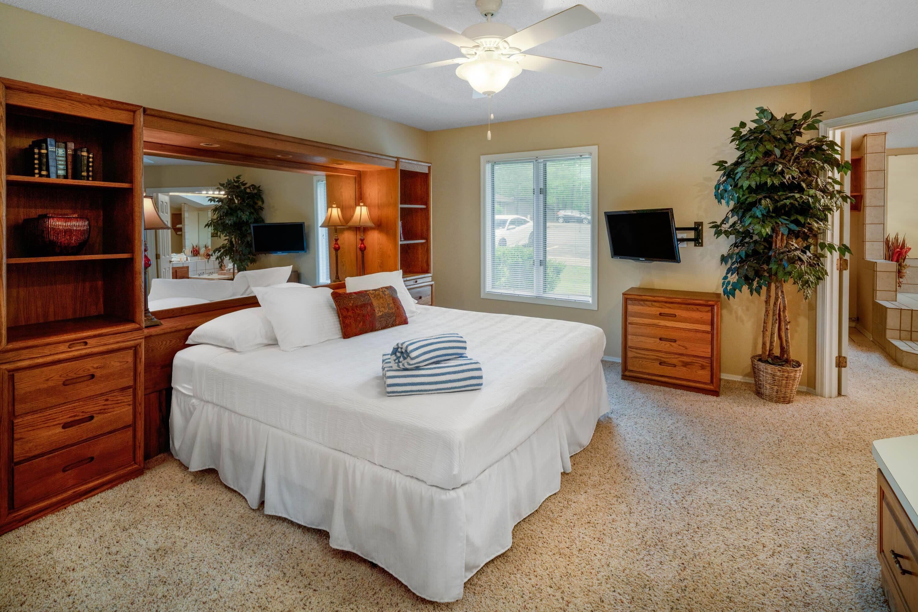 Suite, 2 Bedrooms, Non Smoking (1 King Bed and 1 Queen Bed, Apartment) | Iron/ironing board, free WiFi, bed sheets, alarm clocks