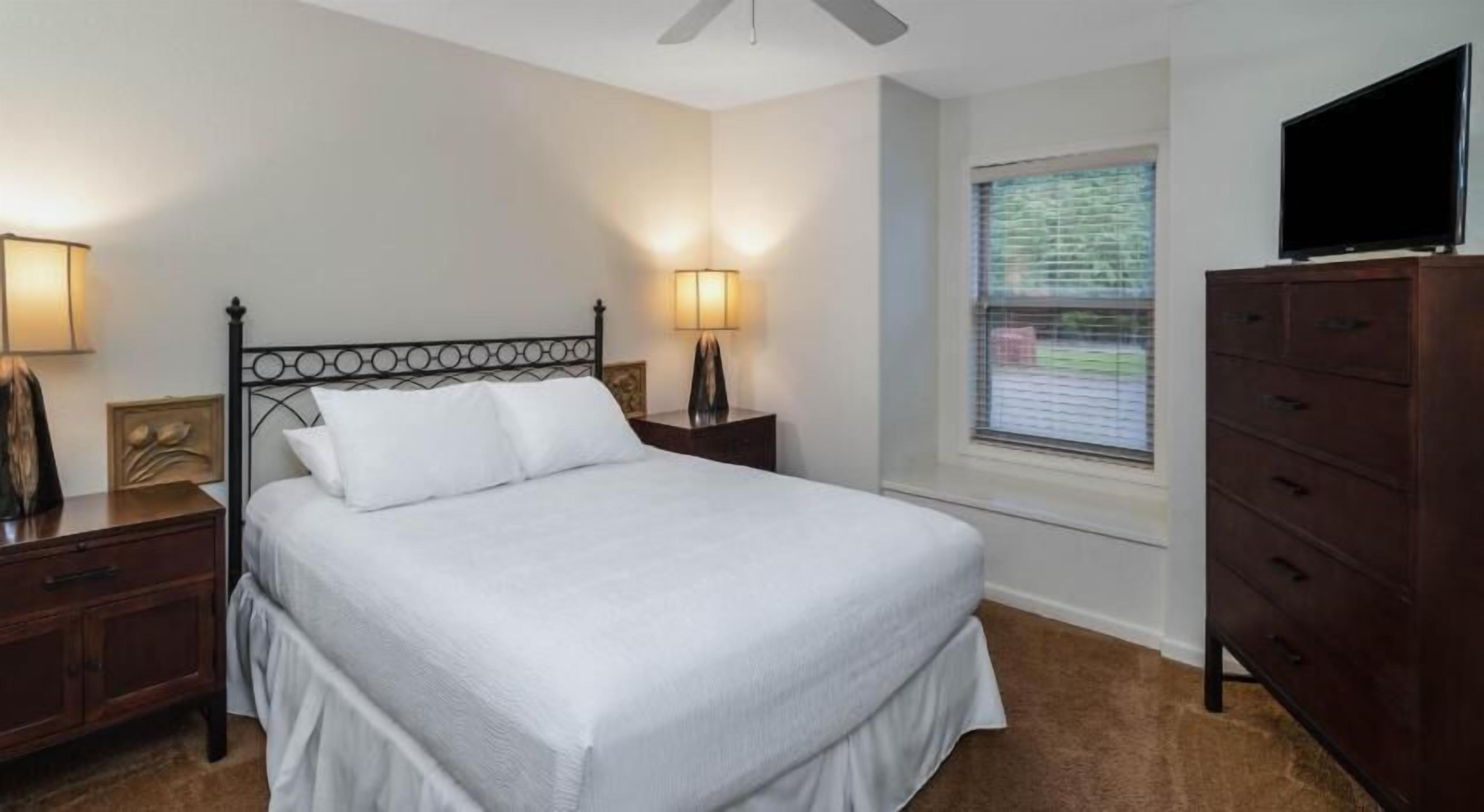 Iron/ironing board, free WiFi, bed sheets, alarm clocks