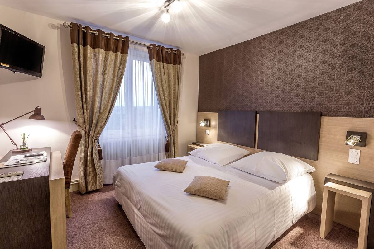 Superior Room, 1 Single Bed, Private Bathroom | Minibar, in-room safe, desk, blackout curtains