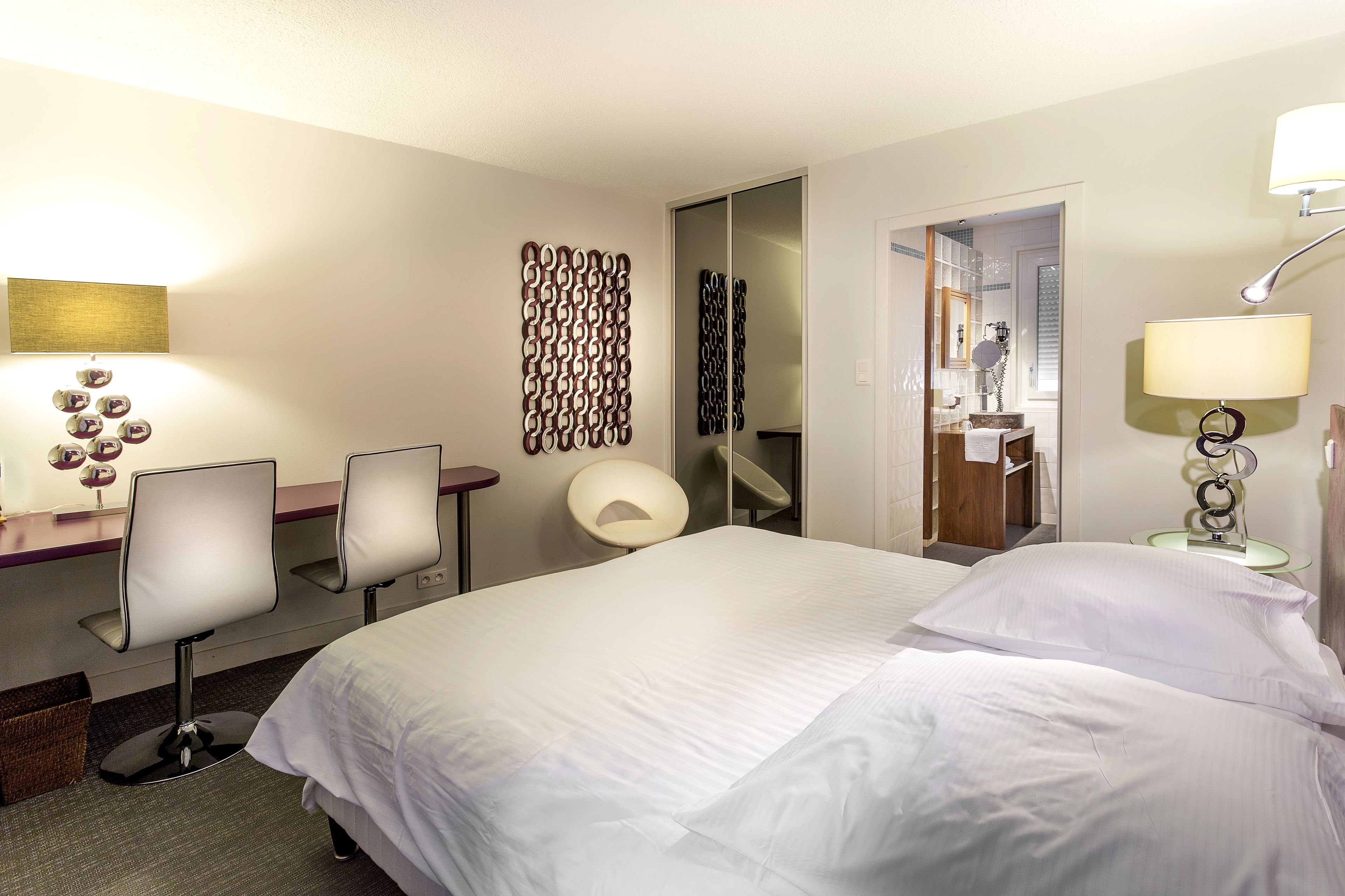 superior room, 1 double bed, private bathroom | minibar, in-room safe, desk, blackout curtains