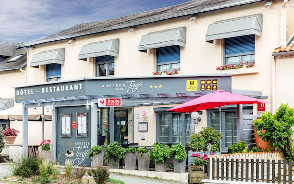 Mặt tiền nơi lưu trú