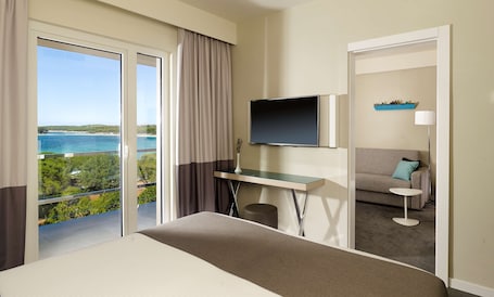 Suite, 1 Bedroom, Balcony, Sea View | Minibar, in-room safe, desk, blackout drapes. Park Plaza Belvedere Medulin