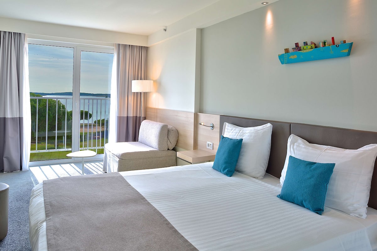 Minibar, in-room safe, desk, blackout curtains