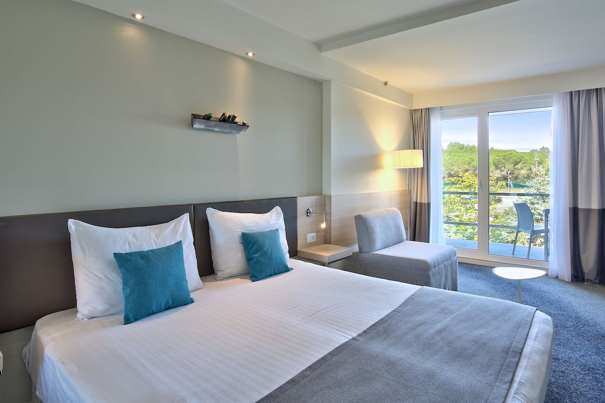 Minibar, in-room safe, desk, blackout curtains