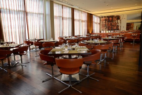 Centro Yas Island - Image 38