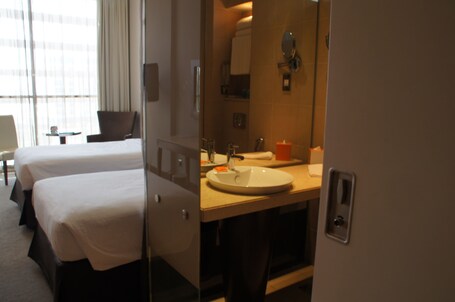 Centro Yas Island - Image 47