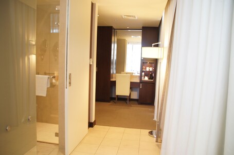 Centro Yas Island - Image 44
