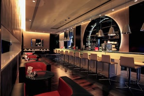 Bar (on property) - Yas Plaza Circuit (Abu Dhabi)