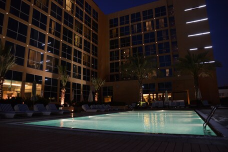 Centro Yas Island - Image 36