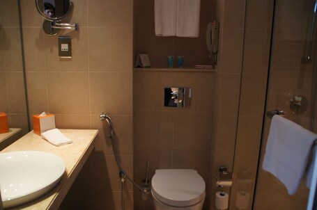 Centro Yas Island - Image 29