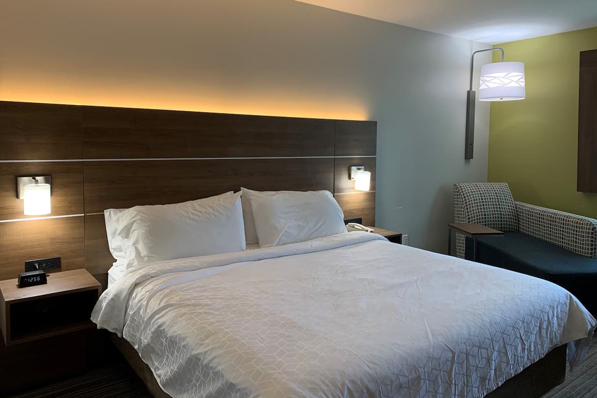 Hypo-allergenic bedding, pillowtop beds, in-room safe, desk
