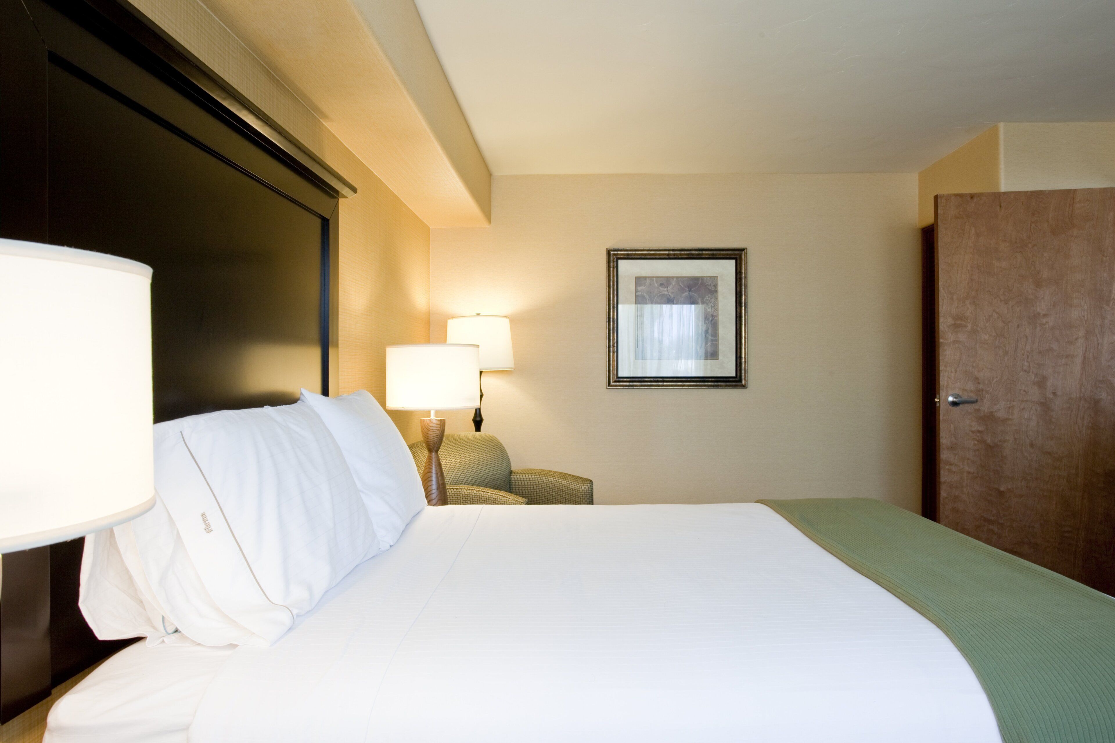 Photo - Holiday Inn Express & Suites Woodland Hills by IHG