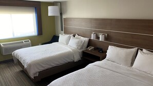 Hypo-allergenic bedding, pillow-top beds, in-room safe, desk - Holiday Inn Express & Suites Woodland Hills by IHG (Woodland Hills)