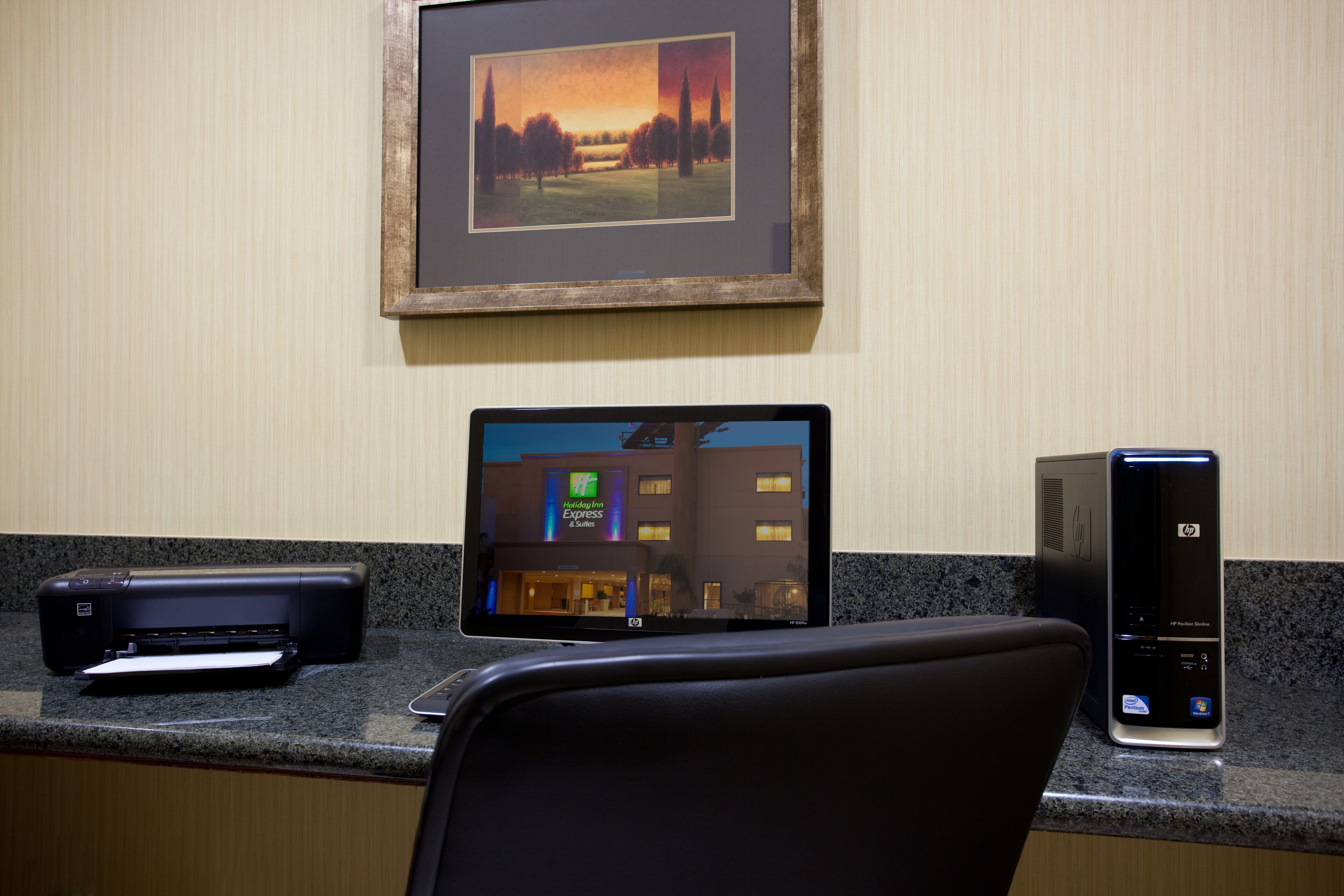 Foto - Holiday Inn Express & Suites Woodland Hills by IHG