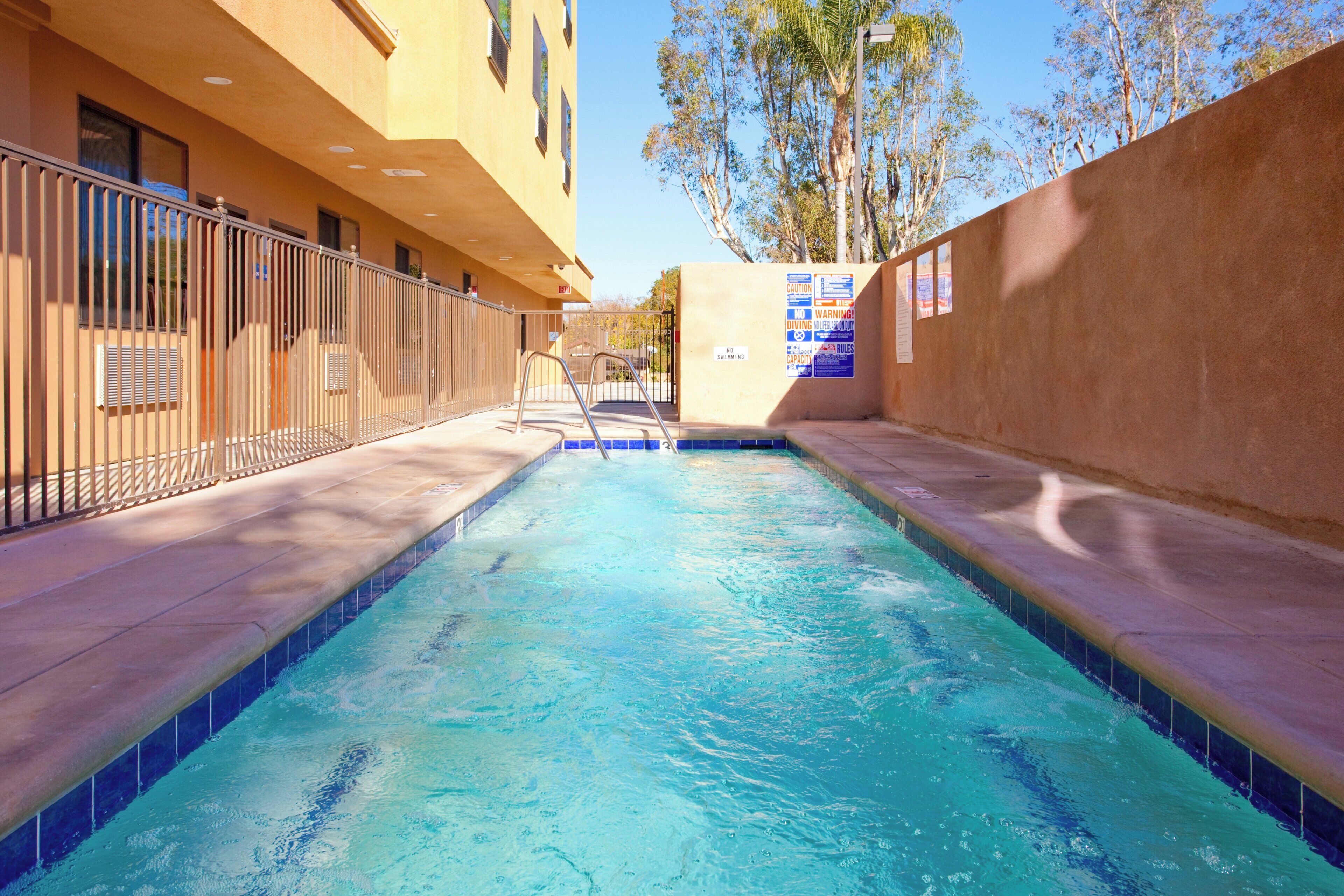 Photo - Holiday Inn Express & Suites Woodland Hills by IHG