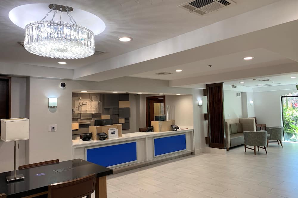 Holiday Inn Express & Suites Woodland Hills by IHG