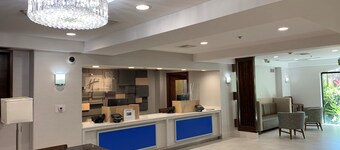 Holiday Inn Express & Suites Woodland Hills by IHG
