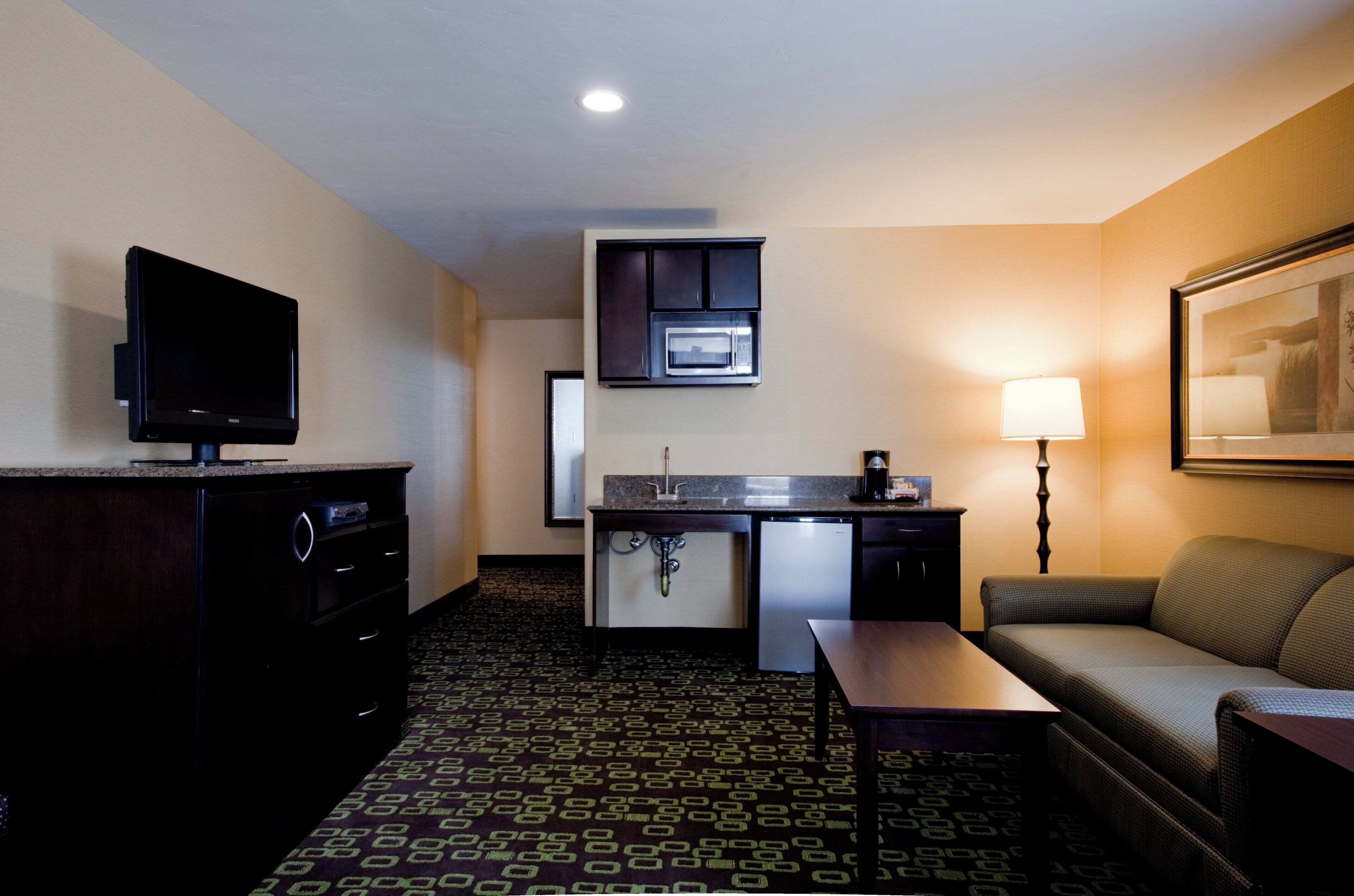 Photo - Holiday Inn Express & Suites Woodland Hills by IHG