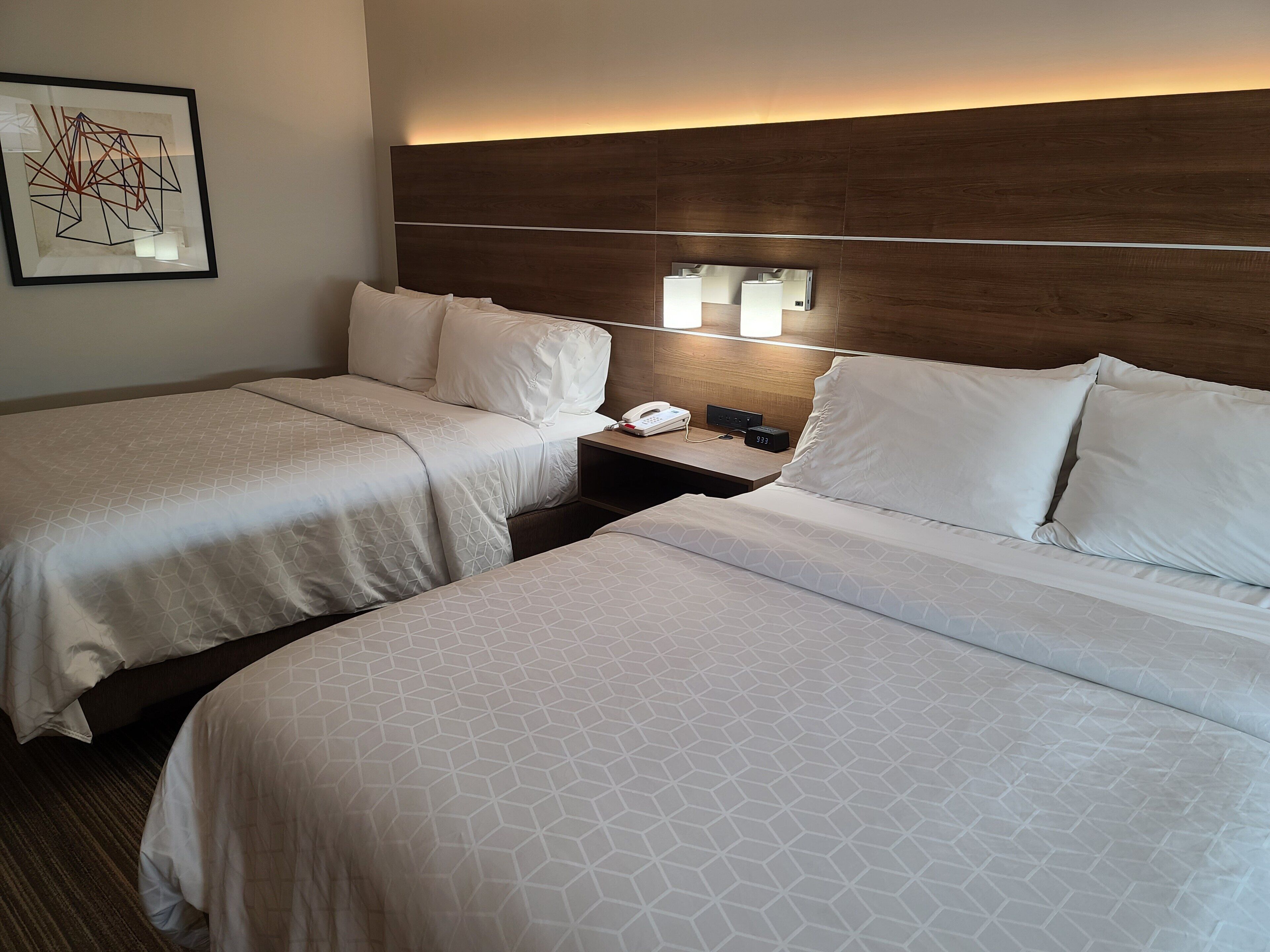Photo - Holiday Inn Express & Suites Woodland Hills by IHG